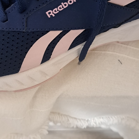 Reebok Size 9 EU 40 Almost New - Picture 5 of 7
